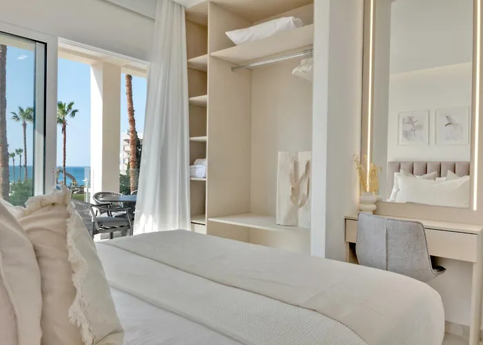 Phaedrus Living: Seaview Luxury Flat Limnaria 150 파포스