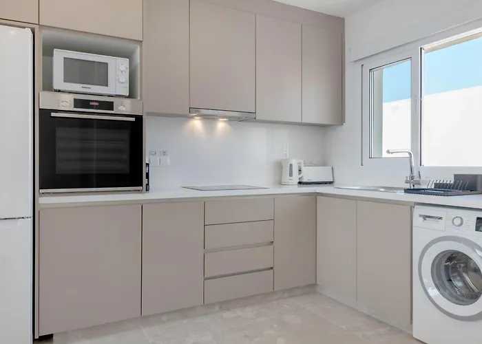 Phaedrus Living: Seaview Luxury Flat Limnaria 150 * 파포스