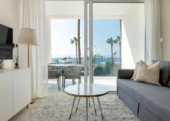 Phaedrus Living: Seaview Luxury Flat Limnaria 150 아파트 파포스