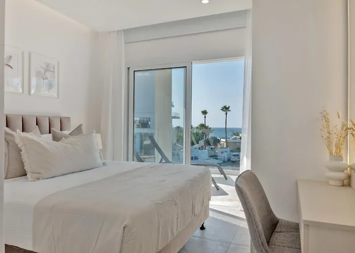 Phaedrus Living: Seaview Luxury Flat Limnaria 150 파포스